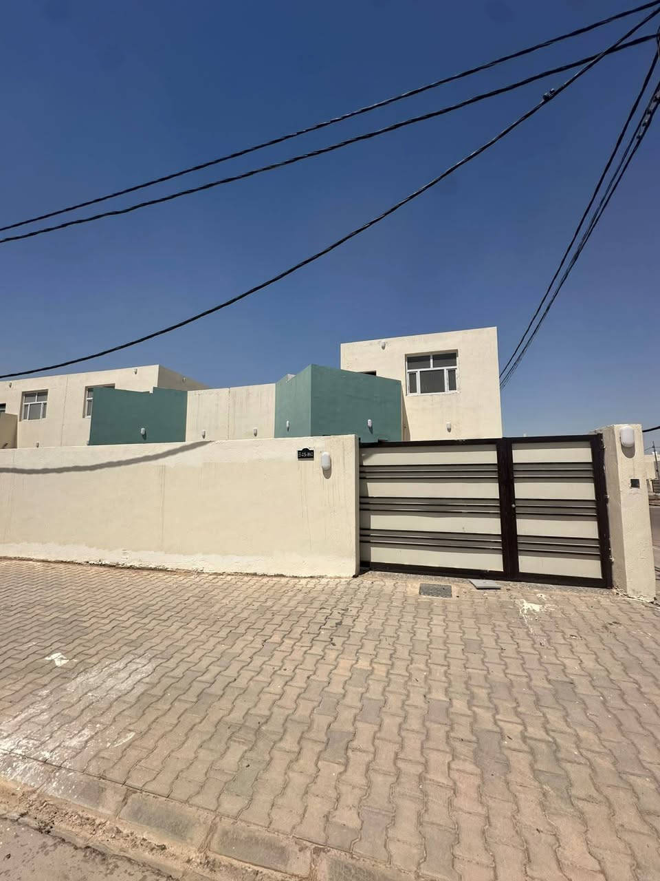 ٢٠٠ متر للايجار مجمع الكرار جديد
  ركن شارع ٣٠ زيرو غير مسكون طابق ونص غرفتين نوم واستقبال 
 سعر / ٤٠٠
تواصل 
مكتب دارك للعقار / حي السلام 
شارع المستوصف 

***********  ابو زهراء الشمري
