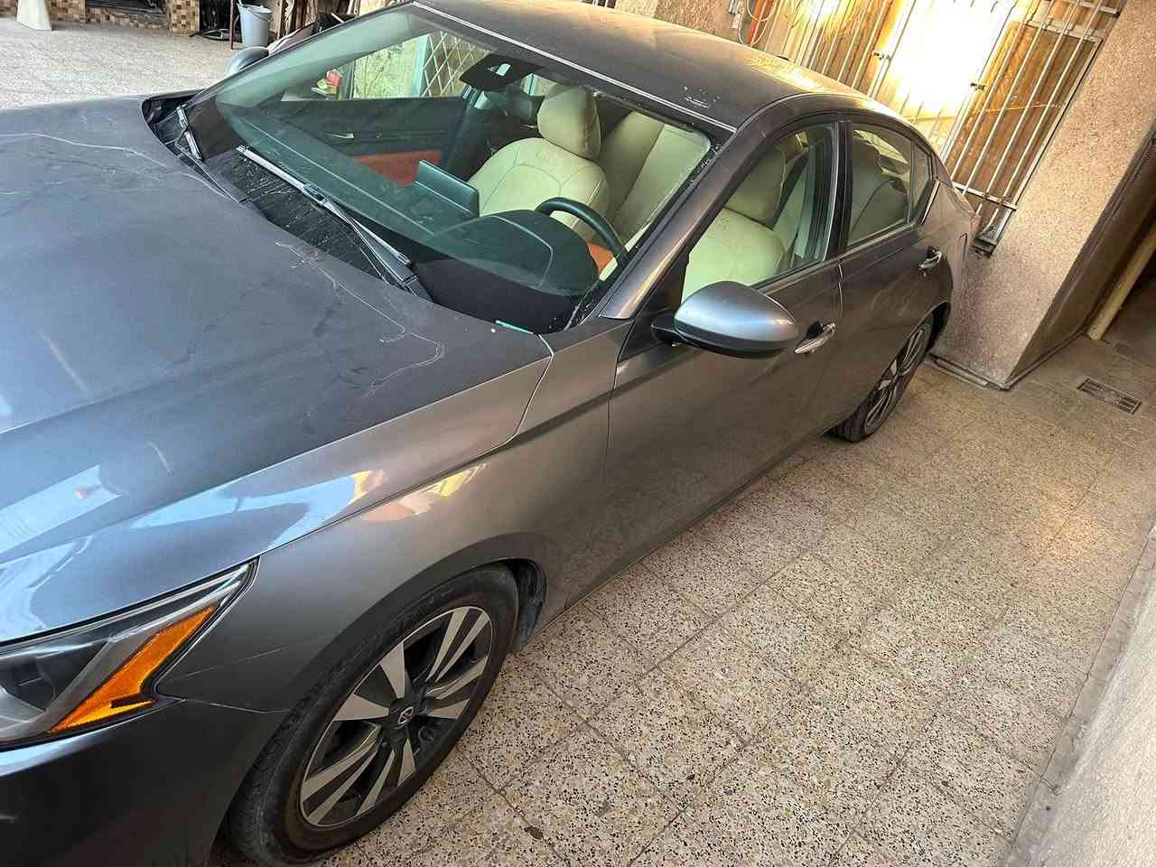 السلام عليكم 
نيسان التيما S 2020 
كير مكينه جدد 
تبريدها ثلج ❄️ 
بيها 6 قطع صبغ
سعرها 110 وبيها مجال 
***********
مكانها بغداد حي الجهاد

