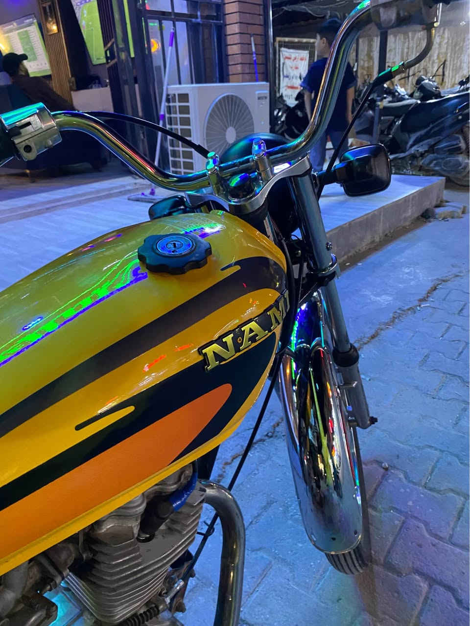 اربعه كير نامه  اوراق سكنر ٢٠١٨ معمره جديد نقصهه ظفيره بس كلش حلوه ونظيفه ومكينه ناعمه لكن بيهه خيط بخار و بيهه تنكيط دهن شويه جوه شلعه ومعدل تشك التبليط شادلهه لايت مال هارلي اصلي هندر واحد بكل وكت السعر ٣٥٠ الف مكاني كربلاء هذه رقم راعيهه مستعجل عالبيع *********** كربلاء, العراق

