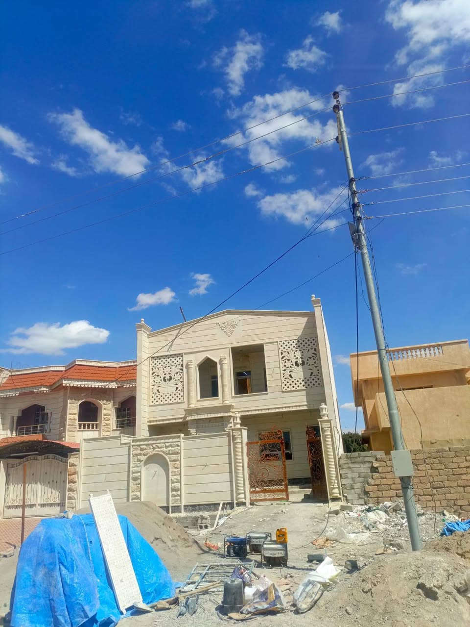 كادر حجر تغليف واجهات وشبابيج كوبنات كرسته وعمل ***********
