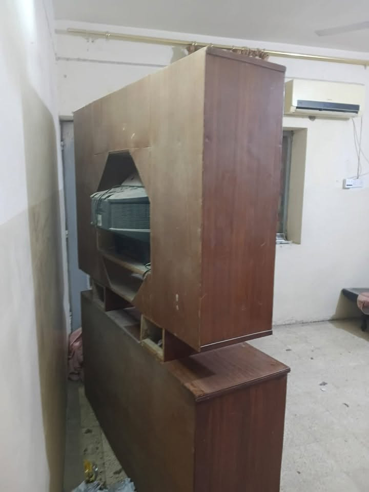 معرض وكاونتر وسنگ وقنفات للبيع مكانهن السكنية ***********
