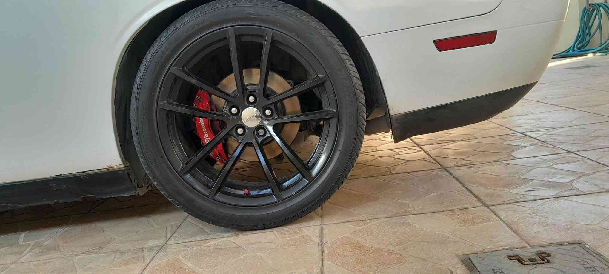 وحش الشارع دوج جالنجر موديل  ١١ مكينه 3600/ 6سلندر للبيع اومراوس بفورد بيكب F150  السعر ١٠٧وبيه مجال

نص مكتوب في الصور:
- دوج جالشجر للبيع موديل ١١ بيه قطع صبغ مثل موضح بلسونر بدون دواخل بس البليت شوف العين محرك كير تبريد قطتين مكفول ويل تو سايز دواخله نظيفه تايرات نظيفه صدر زين هزه جديده يوم ٢٣/ ٦ سويته سنويه جديده الحد ٢٠٣١ يعني التحويل ميكلف شي بسيط مكاني ديالى خانقين أو اتواجد ابغداد السعر ١١٠ و بيه مجال الاتصال ***********