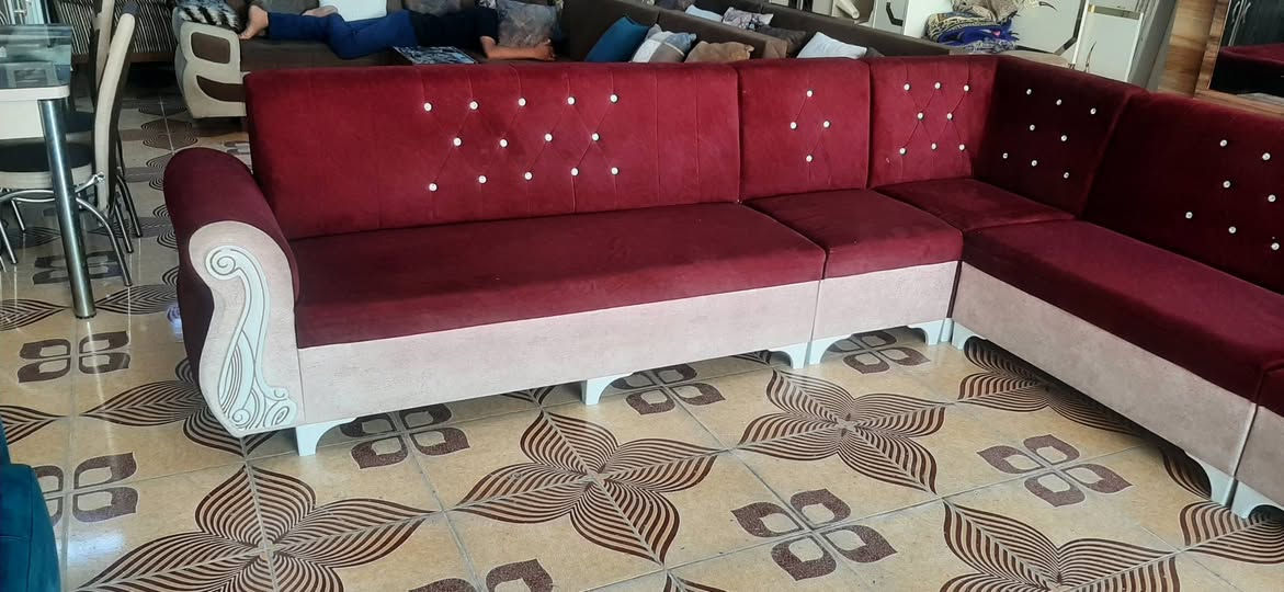 معرض العماد//ديوان تفصال مستخدم نضيف اي عيب مبي ***********//*********** كركوك, العراق
