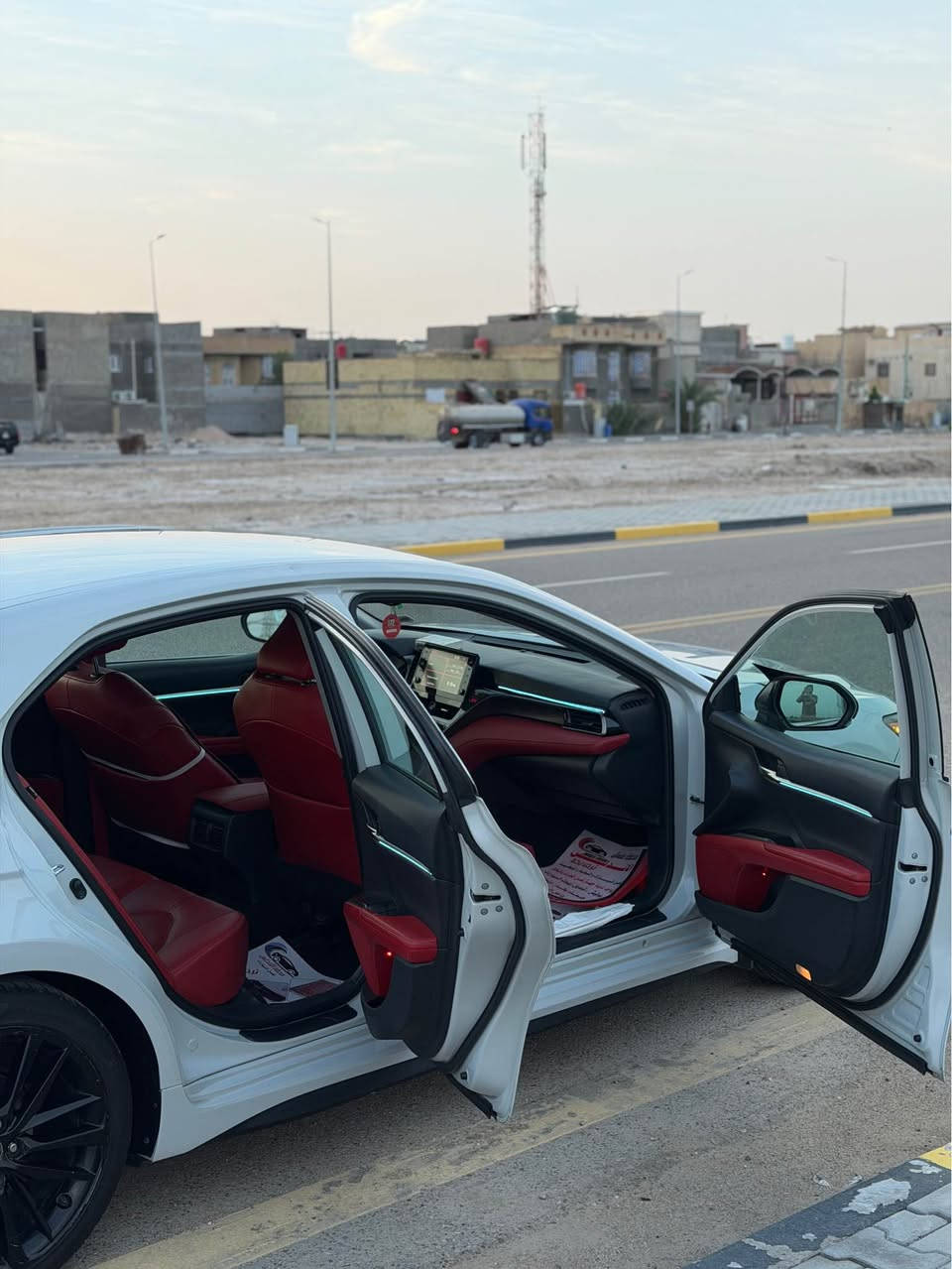 كامري XSE فول ما عدا البنوراما 
فور ويل 
حادثها قطعتين صبغ وبارد بعدت اماكن 
بجم كبس الحادث جانبي راديترات بلاديه مالت امريكا 
السياره ماشيه 90 الف ميل 
كير ومكينه كفاله وبشرط 
داخل احمر كشنات جلد 
لدات متغيره ب 150 الف 
ويلات بلاديه تايرات جدد 
حداديه نص عمر طستها حلوه 
رقم بغداد باسمي 
بيها هواي مواصفات 
سونارها موجود بلمنشورات 
السعر 195 وبيها مجال 
البصره الطوبه والنخيله 
*********** البصرة, العراق
