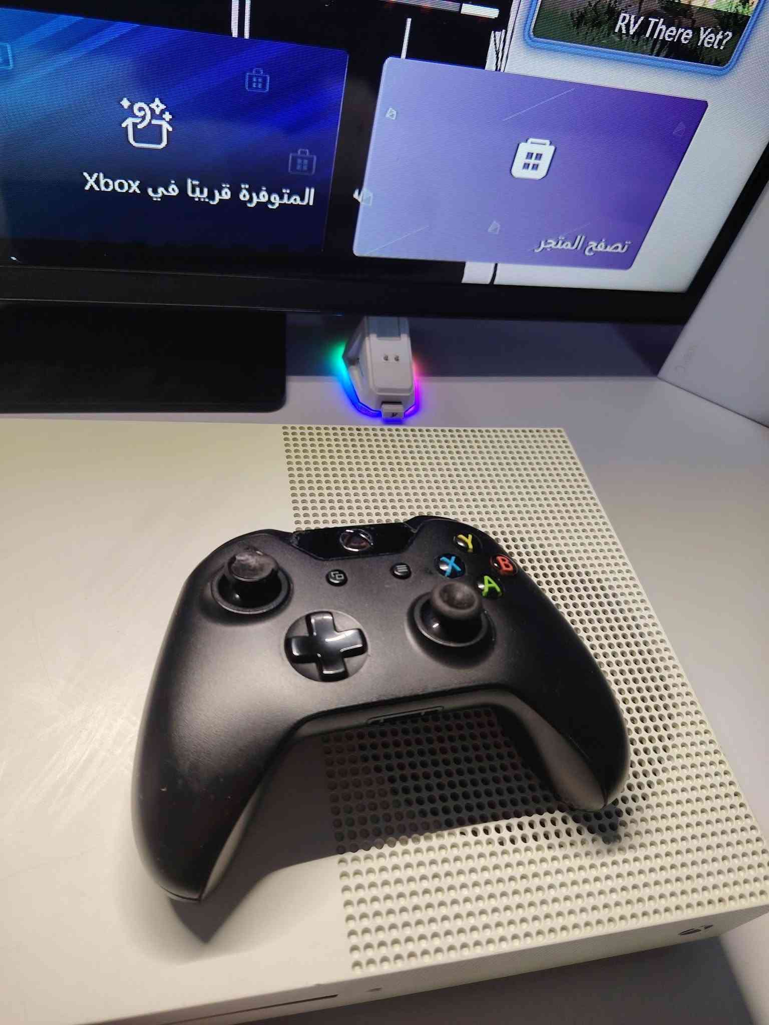 للبيع ويوجد توصيل
اكس بوكس الون اس
لوك ستيكر
يدة 1
واحد تيرا
وبطارية وحده قابلة للشحن
وقرص فيفا 15
وقرص UFC3 
واير البور
الجهاز نظيف 
السعر 160الف
الرقم ***********
