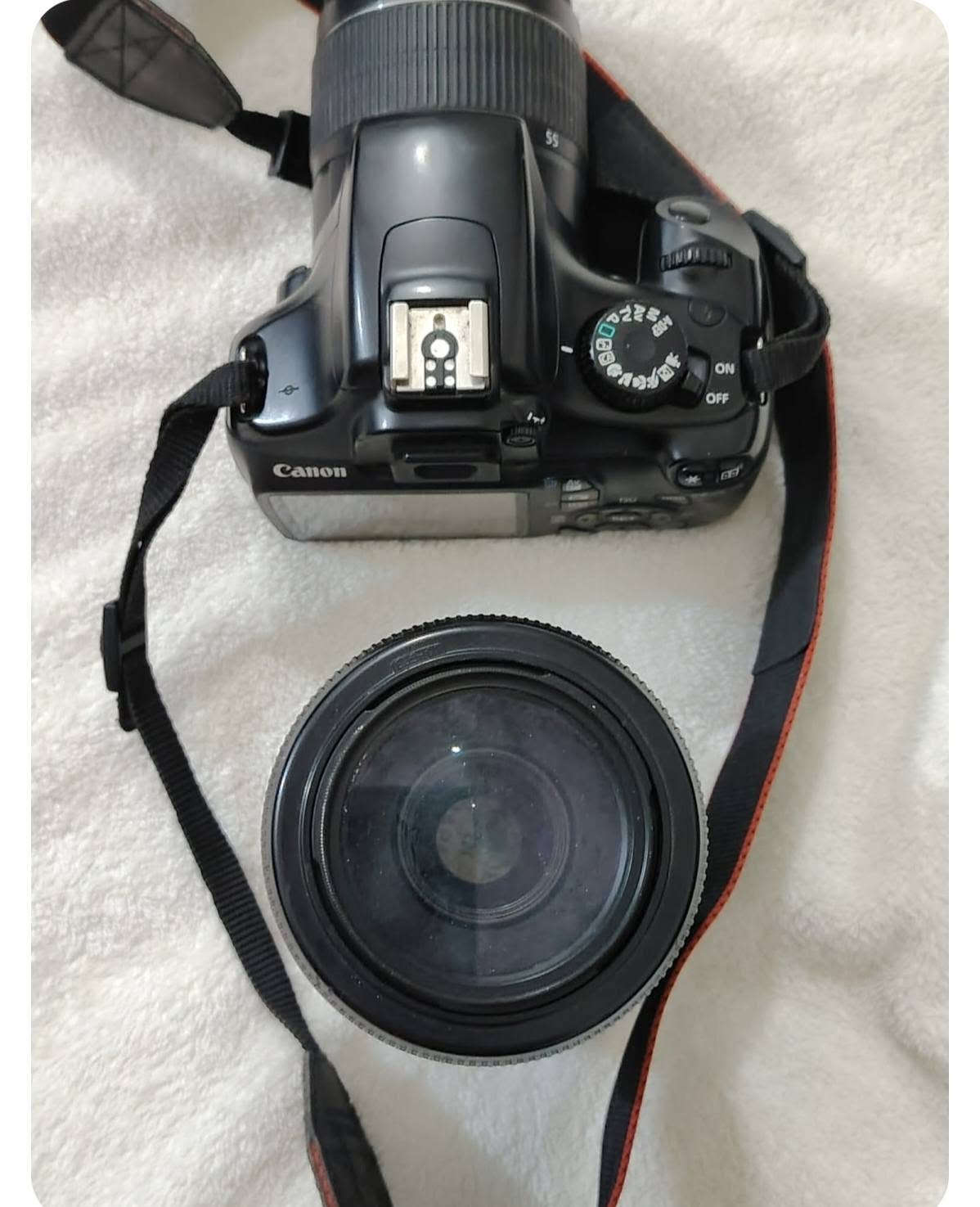 للبيع كاميرا Canon EOS 1100D بحالة ممتازة. 
​المجموعة تتضمن:
​الكاميرا: Canon EOS 1100D 
​العدسات: عدسة أساسية + عدسة Canon EF 75-300mm للزوم القوي (مثالية لتصوير البعيد).
​الملحقات:
​فلاش خارجي احترافي نوع Cobra CX150.
​شاحن بطارية Canon الأصلي (LC-E10C).
​بطارية Canon الأصلية.
ستاند تصوير Tribod
حقيبة canon الاصلية 
​كابلات التوصيل.
📍 المكان: كربلاء 
​المجموعة متكاملة وجاهزة . للجادين فقط، يرجى التواصل عبر الخاص للاستفسار أو المعاينة.
