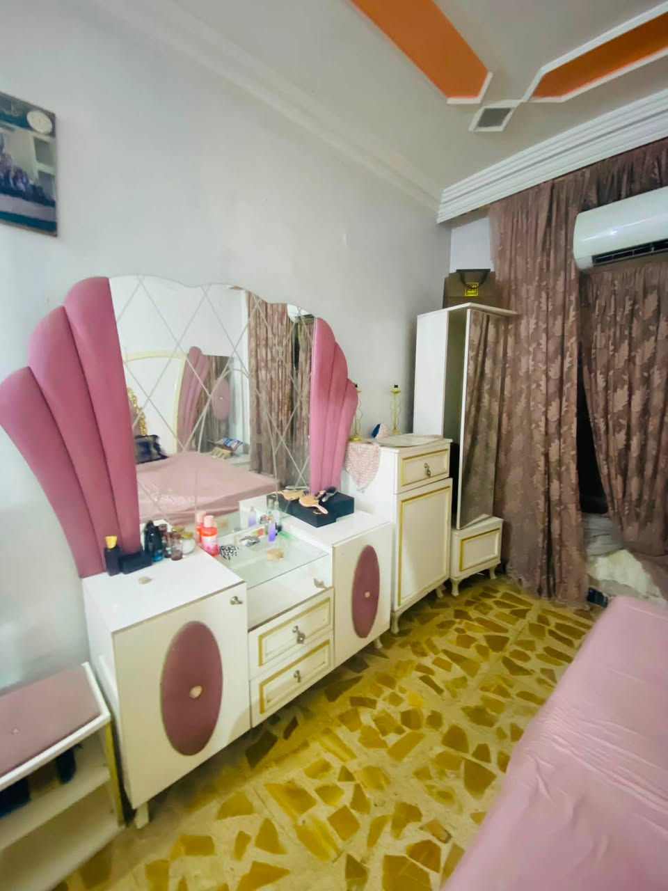 غرفه نوم تركي 6قطع السعر ٥٠٠وبيه مجال الرقم ***********
