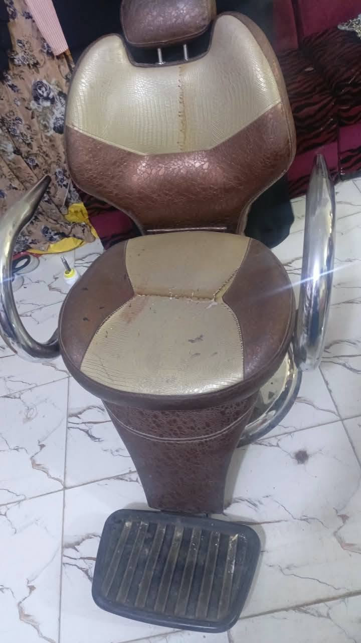 كراسي ثنين الواحد ب125 وبيهن مجال مكاني نجف ***********
