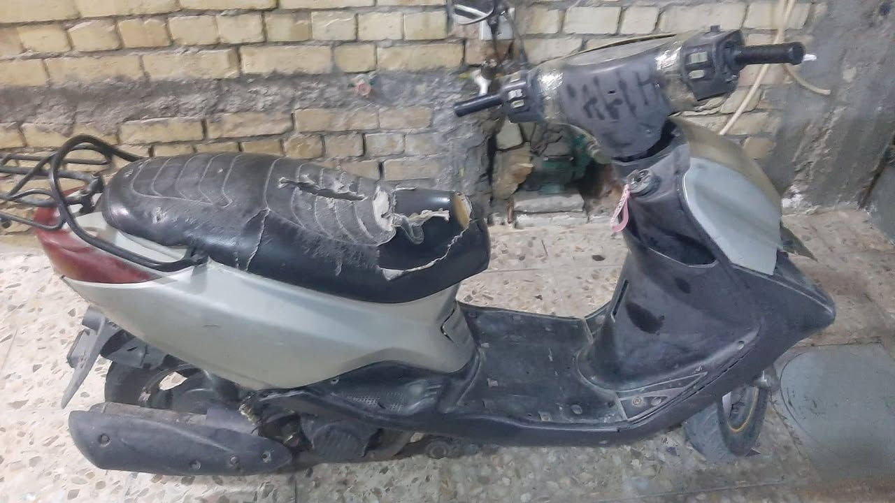 السلام عليكم دراجه بريز للبيع شغاله بس بيه صوت زنجيل فقط سعر 250وبيها مجال *********** بي واتساب 
مكاني بغداد
