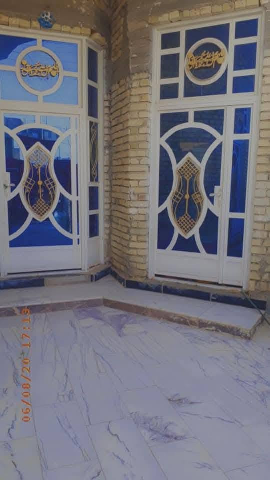 يالله سلام عليكم بيت للبيع
📍 الموقع: سبعه نيسان قرب المركز الصحي 
📐 المساحة: 200 🛏️ عدد الغرف: 2 صاله حمام داخلي 
مطبخ + كلدور + استقبال 🚗 الكراج: 📄 السند: طابوو 💰 السعر:140 مجال قليل 📞 للاستفسار والتواصل: [رقم الهاتف] ***********

نص مكتوب في الصور:
- 06/08/20 17:13
- 06/08/2020 17:15
- 06/08/2015 15:12
- 06/08/20 15:27
- 05/23/20 15:14
