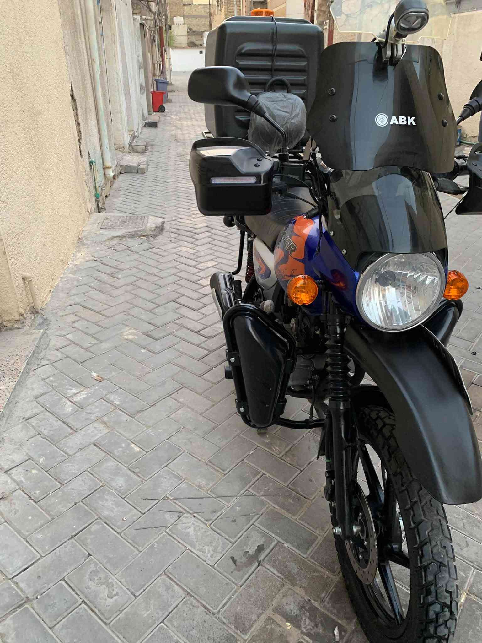 سلام عليكم دراجه بوكسر جبلي للبيع مديل 2023مكفوله كفاله عامه فقط لتاير إلمامي طاك سيم ودراجه كلش نضيفه مكاني بغداد فقط وتساب  *********** وهاي صور لدراجه ماشيه 37ك 3،600بيها مجال شي قليل
