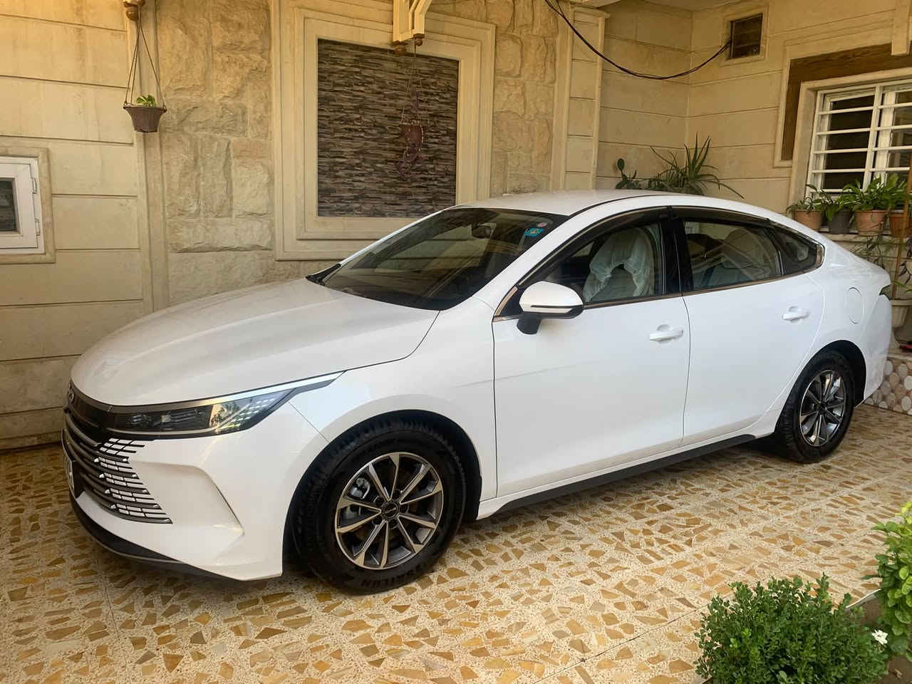 اBYD ديستروير 05 موديل 2025 💥🚘
سيارة الفخامة ⚜️، الأداء ⚡، والتكنولوجيا الذكية 🤖 تجربة قيادة ما تنسي! 😍
 اللون الابيض عداد الكيلو متر الكلي 18 الف
مرقم كامل برقم مميز بوضع الزيرو

✨ أهم المواصفات:

🔹 محرك 1.5 لتر (بنزين + كهرباء) يعطيك قوة مع توفير مذهل بالوقود ⛽⚡
🔹 مدى كهربائي يوصل ل 55 كم بالشحن الكامل 🔋
🔹 نظام DM-i الذكي لتبديل السلس بين البنزين والكهرباء 🚀
🔹 شاشة وسطية قابلة للدوران 🎛️
🔹 عدادات رقمية بالكامل 🔥
🔹 مقاعد جلد فاخرة بتصميم رياضي 🖤
🔹 كاميرا خلفية + أنظمة أمان .. السعر النهائي 138 للاستفسار ***********
