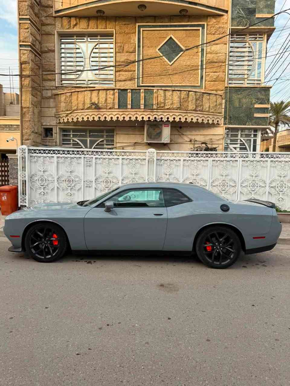 السلام عليكم
جالنجر GT بلاك توب 2021 💛
لون سموك ( 189 وبيها مجال )🩵
بدوون ايرباك بدون شاصي بدون لغد
حادثهة بسيط جاملغ وبنيد صبغ 
ماشية 47 ميل فقط
كشن السايق كهرباء 
شاشة وسط و شفتات ستيرن
وحساسات خلفية
مري جوانب هيتر
ابل كار بلي 
مراية وسط تعتيم ذاتي
كير مكفول مكينة مكفولة بدون فتح 
مبرمج مراوح
السيارة ناصبة و كاعدة ومعتني بيهه

وهذا رقم الشاصي 
2C3CDZJG4MH670660

عنواني حي الجامعة او زيونة
***********
