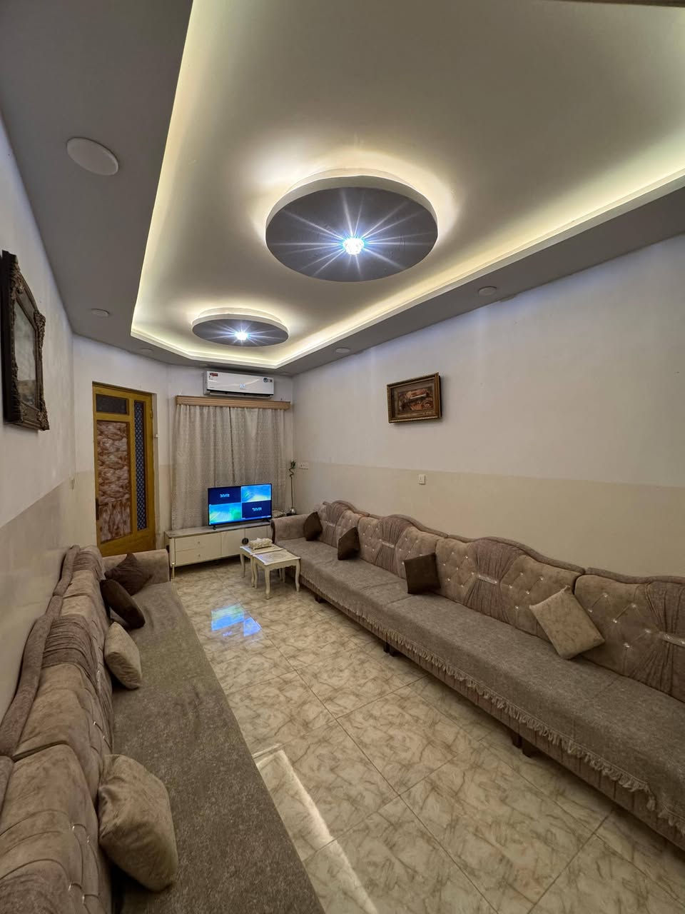 🏡 دار للبيع نقداً او اقساط بسعر مناسب في حي الوليد
المساحة: 120 متر
الواجهة: 6 متر
🏠 عدد الطوابق: طابقين بناء حديث
📍 موقع مميز على شارع 20
🚗 رصيف البيت: 5 أمتار

الطابق الأول:
غرفتين نوم
صالة
استقبال
مطبخ
صحيات داخلية وخارجية

الطابق الثاني:
ثلاث غرف نوم
صالة
صحيات
سطح ناصي

📌 ملاحظة: الصور فقط للطابق الأول

📞للسعر و الاستفسار الاتصال على الرقم أو على الواتساب:
***********
***********
