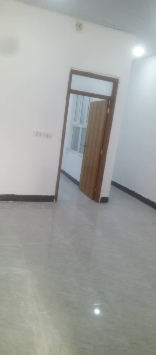 بيت الايجار غرفتين وصاله ومطبخ ومجمع صحيات شارع الكراج مقابيل مدرسه 14تموز قرب دكتور حسن سعر الايجار250مع الكهرباء والماء وتانكي وكيزر ومغسله وصحن وستلايت وانترنت التواصل ***********

