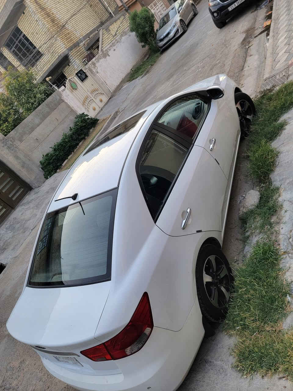 كيا سيراتو ٢٠١١ خليجي فتحة بدون صبغ (عدا جزء قليل قرب فتحة الوقود ) كشر ، محرك ، تبريد بحالة ممتازة ، كلشي بيها بلادي محرك ، كير ، كهربائيات 
سعر البيع ٩٥ ورقة بدون عملة 
رقم التواصل : ***********
