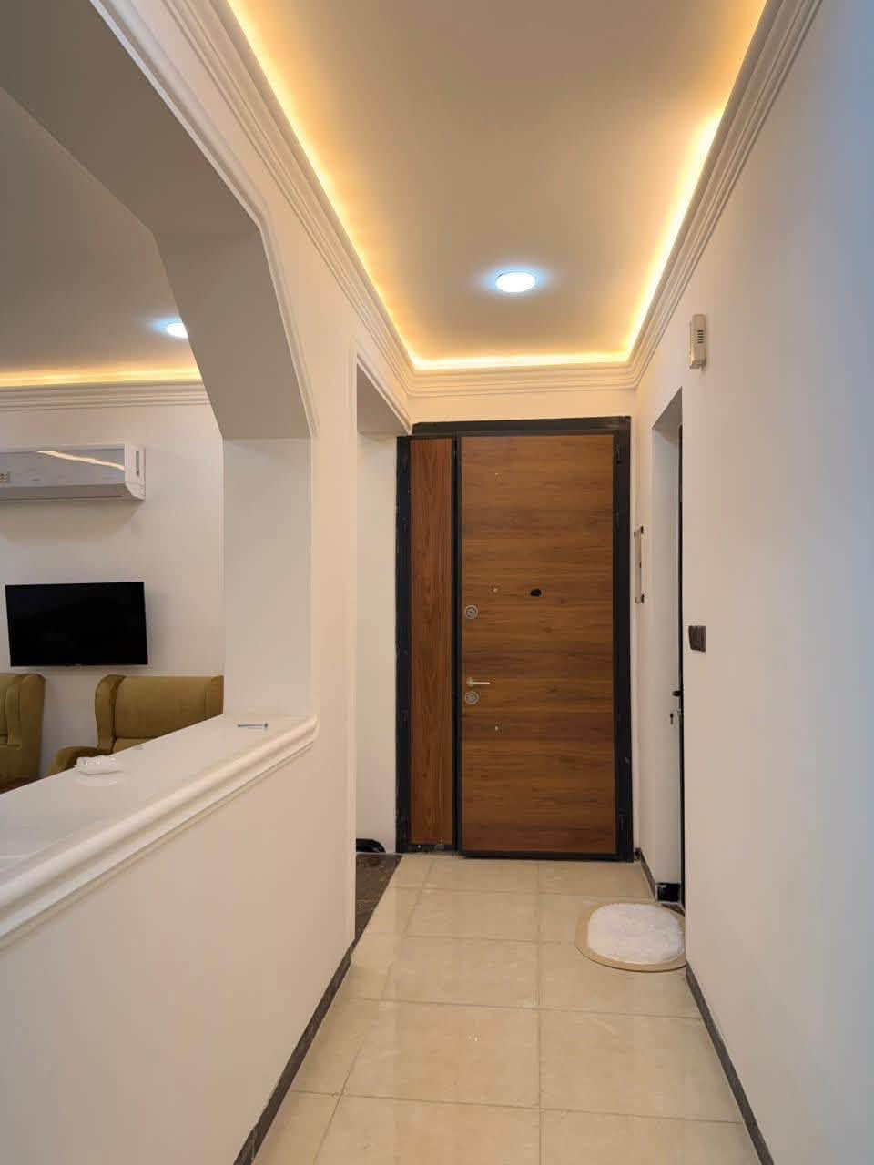 � شقق مؤثثة للإيجار – الكرادة 🏠

✅ غرفتان نوم
✅ صالة مريحة
✅ مطبخ متكامل
✅ حمام
✅ مؤثثة بالكامل وجاهزة للسكن
✅ مصعد حديث لخدمة السكان
✅ كراج خاص للسيارات
✅ مناسبة للعوائل والسكن الهادئ.

📞 للاستفسار والحجز:
***********
🏢 كما يمكنكم زيارة مكتبنا للاستفسار والحجز على العنوان التالي:

الكرادة داخل - مجاور دايموند مول / شارع علاء حداد.
