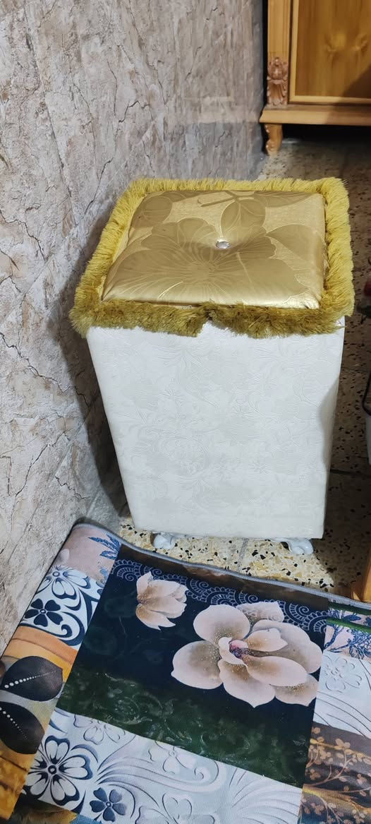 غرفه نوم للبيع صاج داخل وخارج مسويها تفصال سبب البيع جاي اتحول الغير بيت  السعر 850 وبيها مجال مكان ام الكبر والغزلان  وهذا رقمي ***********
