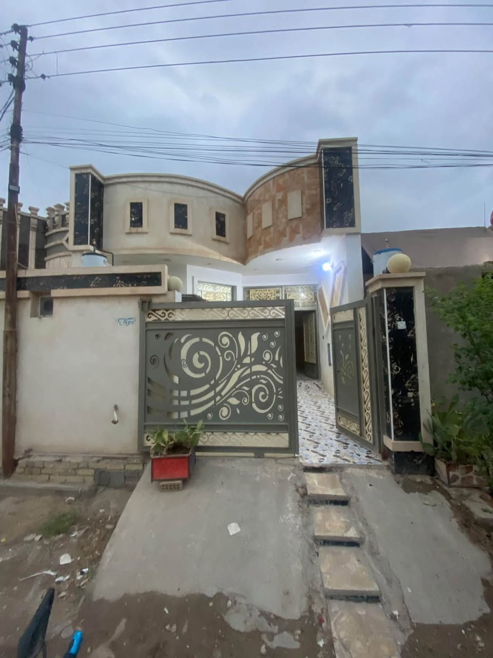 يوجد مشتمل للإيجار الفلوجه حي الشهداء قرب شارع علي النجيه مشتمل طابقين غرفتين نوم وصالة ومطبخ وحمام واستقبال بدل ايجار ٣٠٠ الف اتصال 📞 *********** 📞وتساب ***********
