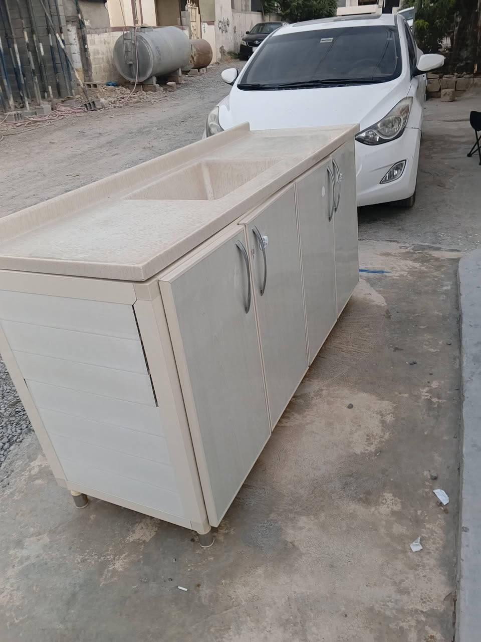 سڵاوتان  لێ بێ خوشک و برایانی عەزیز ئەوکەوانتەرەم هەیە بۆفڕۆشتن زۆر زۆرخاوێنە، بەردەکەی زۆر ئەسڵ وچاکە، کەوانتەرەکە هەتابڵێی خاوێنە دومەترونیوە، مەغسەلەکە مەتروهەشتایە، بۆماڵی خۆم دروستم کردوە و بازاڕی نیە، شوێن ڕانیە
***********
