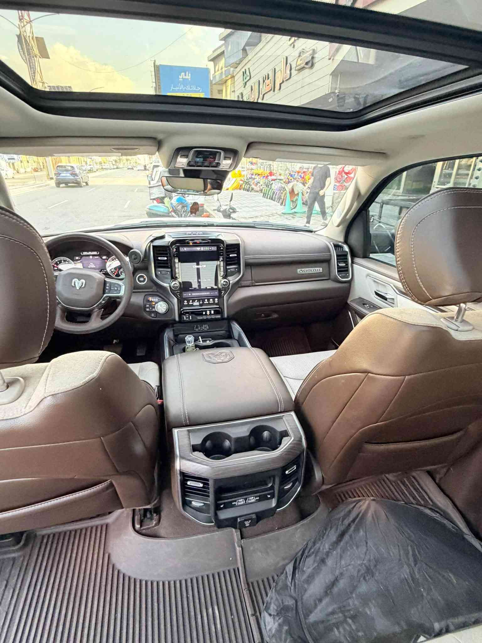 للبيع RAM 1500 LARAMIE 2025 - فل مواصفات
ماشية 45 الف كيلو فقط 
وارد امريكي ( ضرر سطحي ) 

وحش الشارع انظف واعلى صنف بفئتها طلب خاص 

المواصفات:
المحرك الجديد 3.0L توين تيربو  

كير 8 نمر + دفع رباعي 4x4 اوتو + 
جلد فاخر لون ملكي مع تطريز مطعم بالشامواه الفاخر
مقاعد كهرباء / تدفئة / تبريد / مساج 24 حركة
شاشات: 14.5 انج وسط +12 انج عدادات + Head Up Display
سماعات Klipsch الاصلية 23 سماعة
بانوراما + مراية ديجتال + شاحن وايرلس
ويل 22 انج 
امان فول:
رادار Adaptive Cruise + حافظ مسار Active Lane
360 كاميرا 
نقطة عمياء + بريك اوتو + قراءة علامات

التفاصيل:
اللون: رصاصي سلفر 
الموديل: 2025
الماشية: 45 الف 
الرقم: اربيل  بأسمي - تحويل مباشر 
الحالة: ايرباك سستم وتصليح درجة اولى 
المكان: الانبار . الرمادي 
السعر:  اكتب تم
رقم الهاتف *********** او مراسلة خاص

