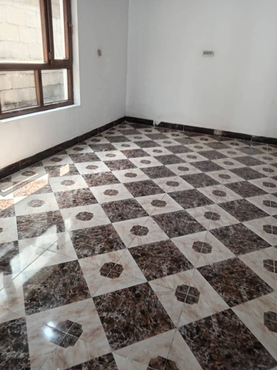 دار للبيع طابو صرف 
طابقين ركن 
__________________
مساحة 230متر
العنوان حي العروبه 
___________________
قرب جامع الريحانه
سعر110مع مجال 
______________________
للستفسار اتصل على أرقام 
***********
__________________________
اوزيارة المكتب كركوك حي الاسرى مفقودين مقابل مطعم روما 
بادارة أبو مصطفى للعقار
