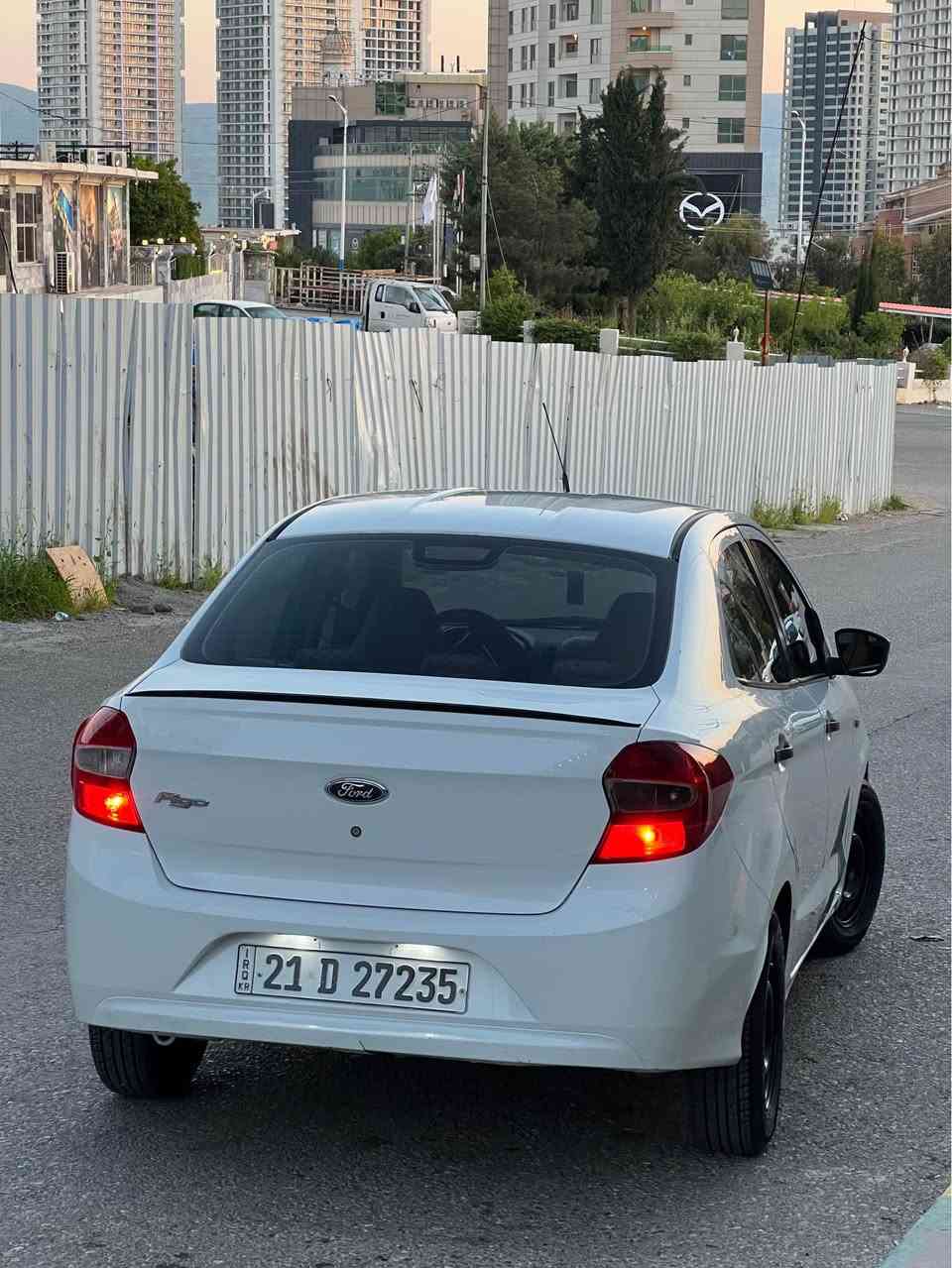 فورد فيكو موديل 2016 خليجي 

سياره نضيفه ومرتبه 

مكينه اربع سلندر. 

بيه صبغ اقل من الشبر من جاملغ السايق فقط 

ملاحضات صغيره 

رقم وسنويه وهزه جديده  

رقم سليمانية   تحويل ثاني يوم 

سعره 83 ورقه وبيه مجال بصيط  وترهم مراوس 

رقمي *********** السليمانية, العراق
