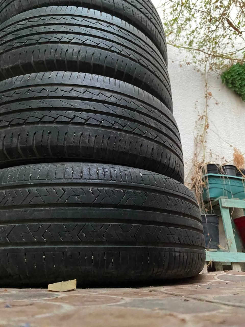 حجم ١٦ نضيف جدا مع التايرات ٢٢٥ الف بيع او مراوس ***********

