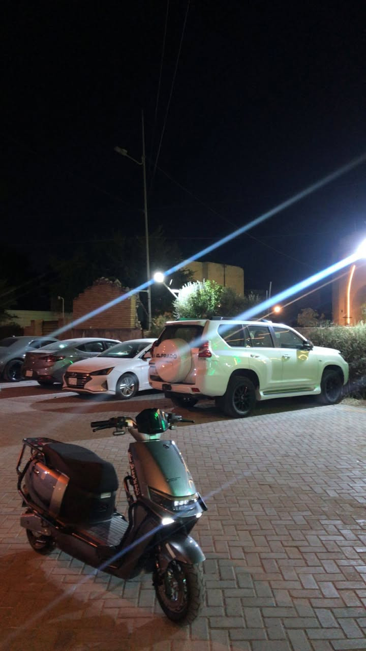 سلام عليك دراجه شحن
سرعه 70
مثبت سرعه 
اناره زنون كامله 
تخم تاير 
دبل اشاره
لايت عالي ناصي 
اسويج عدد 2 بصمه عدد 2
دراجه كلش نضيفه انطيك وياها جنطه خلفيه
بدون درع لأن شايله 
نسبه بطاريات ٨٠ 
صارلي ٨ أشهر من ماخذها مطالع بيها هواي 
سعرها ٦٥٠وبيها مجال الطيبين مكان دراجه عامريه بغداد رقم تلفون *********** شراي يتصل وبيكم خير وتدلون
