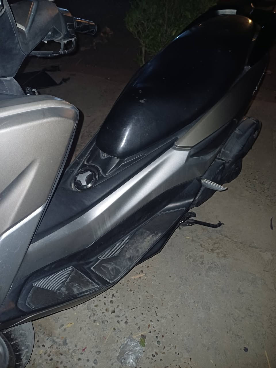 NMAX للبيع 
فول مواصفات الدراجه مكفول تجي تفحص وين متريد أخذها 
سعرها الدراجه ٢٠ ورقه وبيها مجال 
 صارله ٣ أشهر من نازله من الرمبه 
 رقم الهاتف ***********
