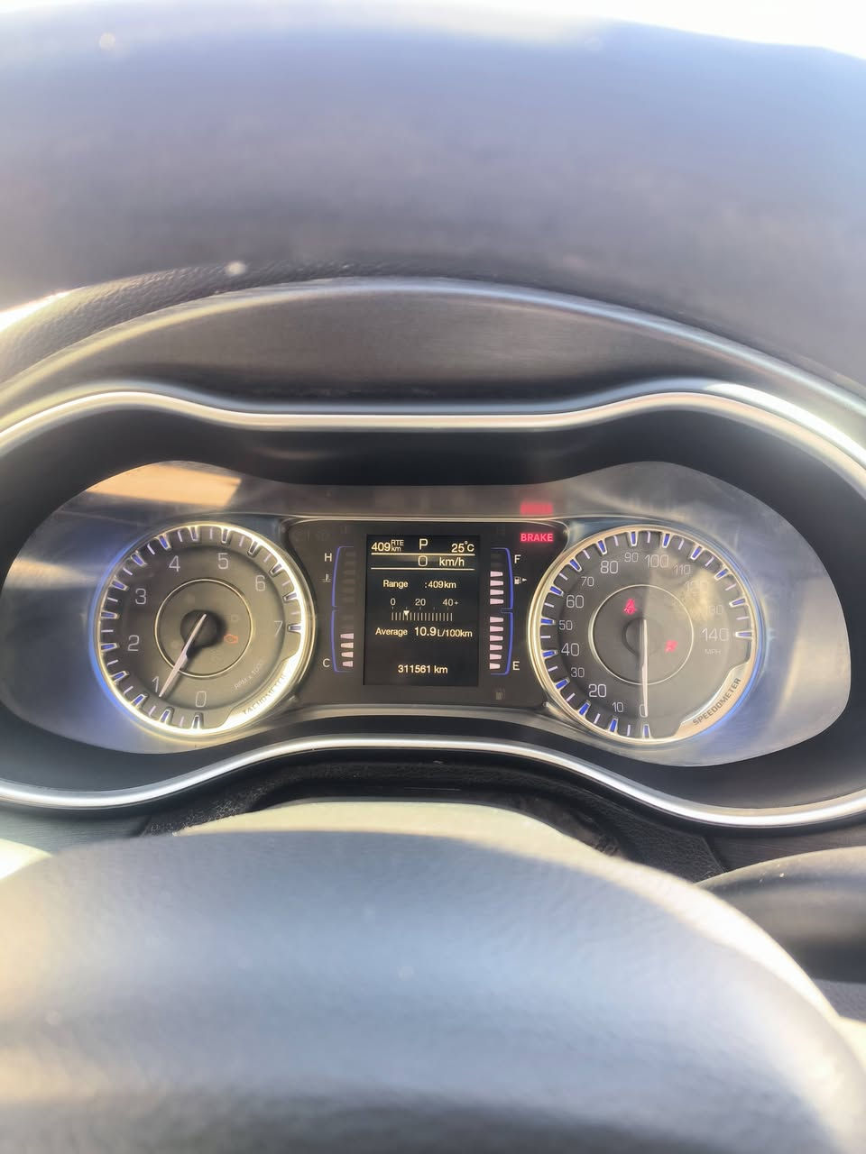 🚗 سيارة كرايسلر 200 (Chrysler C200)
عنوان الإعلان:
كرايسلر C200 للبيع – حالة ممتازة ومواصفات مميزة
📝 تفاصيل السيارة والمواصفات:
النوع والموديل: كرايسلر 200 (Chrysler 200)
سنة الصنع: 2016 
اللون الخارجي: فضي / سلڤر (كما هو موضح بالصور)
المحرك والآداء: محرك 4 سلندر (اقتصادي وقوي في الحركة)
اسامه كامله للمحرك وكذلك فيها منظوووومة غااااز مدامة وكامله
ناقل الحركة (القير): أوتوماتيك (ماوس) 9 نمر
✨ الأوبشن والمواصفات الخارجيّة والداخلية:
شاشة عرض مع كاميرا خلفية / نظام تحكم من عجلة القيادة (الاستيرن).
بصمة تشغيل وبصمة أبواب.
نظام فرامل مانع للانزلاق (ABS) ونظام توزيع ثبات السيارة (ESP).
كشافات وإضاءة LED مع ويل ألومنيوم أصلية.
تكييف ثلاجة (أمامي) يعمل بكفاءة عالية.
مقاعد مريحة مع حالة صالون داخلية نظيفة جداً.
الداخل لونين اسود وبيجي المرغوب
⚙️ الحالة الفنية والشرط:
المحرك والقير والجيربكس بحالة ممتازة وجاهزة للاستخدام فوراً.
أوراق السيارة سليمة (سنوية / رقم ألماني / شاصي سليم بدون حوادث قوية).
الحادث في امريكا الجاملغ الأيمن الامامي وتم صبغ الباب يعني قطعتين
هنا بيها طخه بالجاملغ الأيسر الخلفي مثل ماواضح بالصور
الصيانة الدورية منتظمة، لا تحتاج لأي مصاريف حالية.
💰 السعر المطلوب: [90$] (قابل للتفاوض البسيط بعد المعاينة)
مكان التواجد : [النجف الاشرف / ملحق قرية الغدير]
للتواصل والاستفسار: [***********] أو المراسلة 
#الكلمةـالطيبةـصدقة
لا تكسر بحلال غيرك
