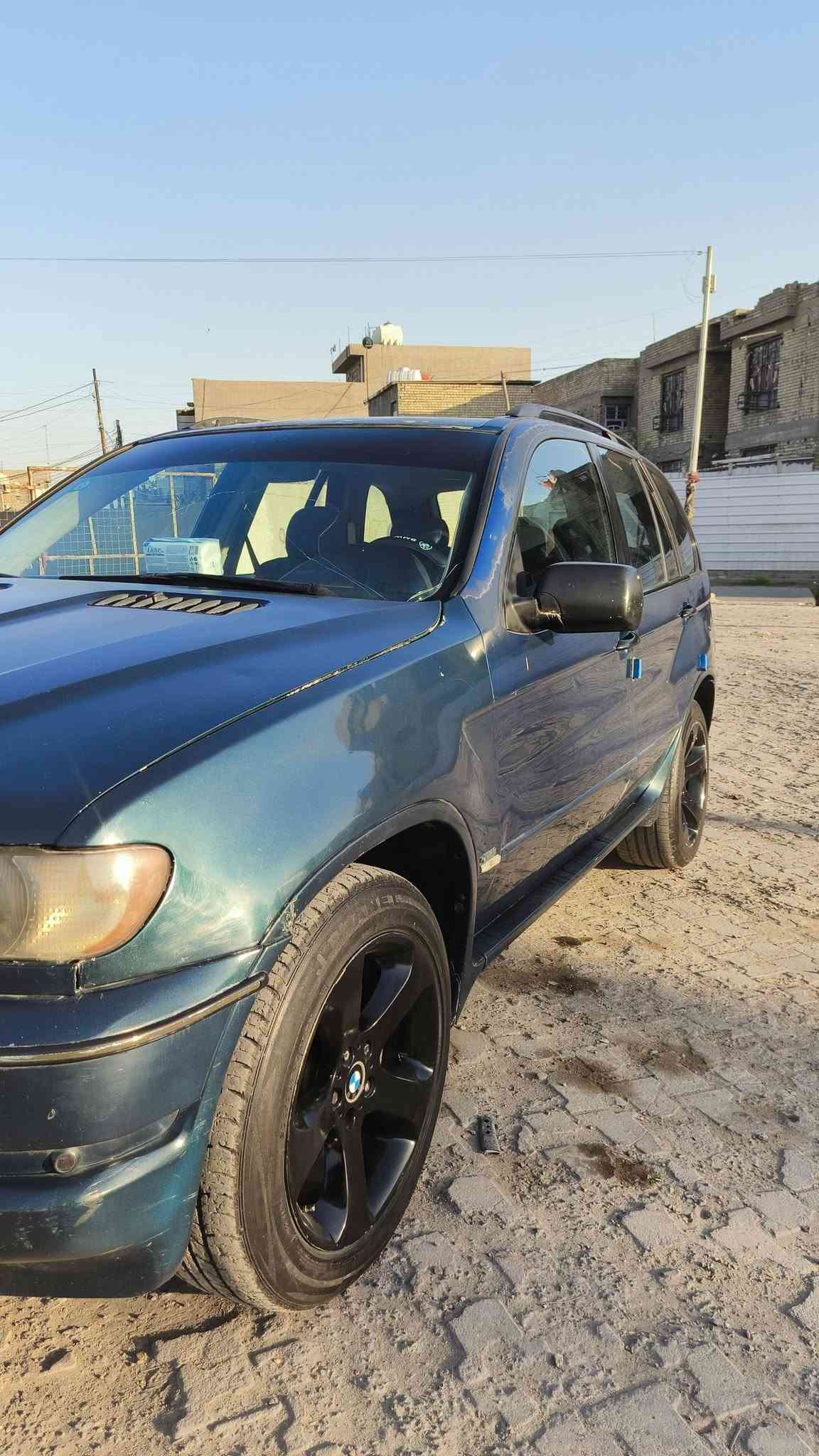 السلام عليكم بيع فقط
للبيع BMW X5 موديل 2001 مكينة 6 سلندر 3000 كير اوتو مسكر دبل فانوس 
شاشة تحكمات السيارة جاهزة 
سلايد روف ترحيب بل مري 
السعر 50 وبيها مجال 
للاستفسار ***********
