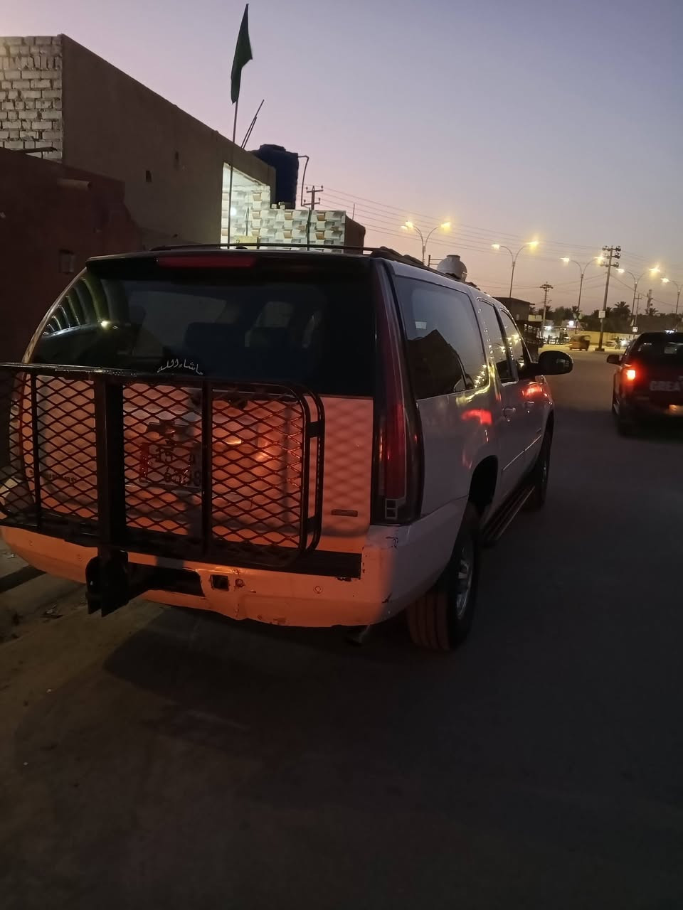 شوفر ليت موديل 2007
اصل شمباني 
مكينه 5/300 شرط لا تبخير ولا تنقيص 

كير 1000 كارتون 
تخم تاير برجستون 
حداديه جديده 
تبريد خير من الله 
رقم انبار انكليزي بسمي 
مكاني ذي قار قلعه سكر 
الشراي يتصل ***********
