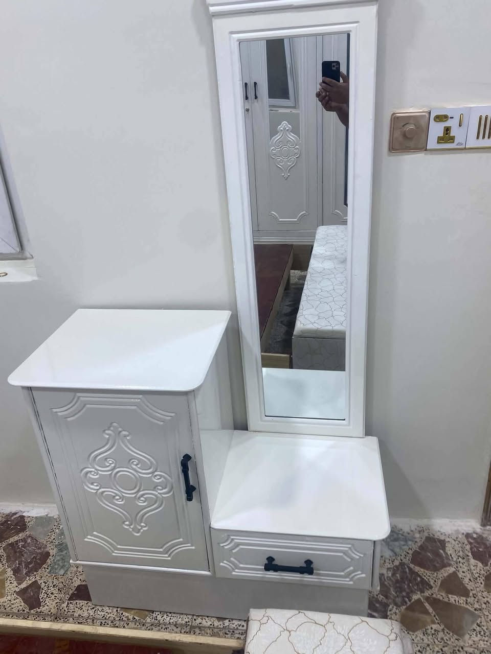مكلف بنشر 
غرفة اخشاب جديدة غير مستعملة  فقط منصبه 
شغل عراقي ٧ قطع 
رقم الهاتف  ***********
عنوان كربلاء حي  المعلمين
