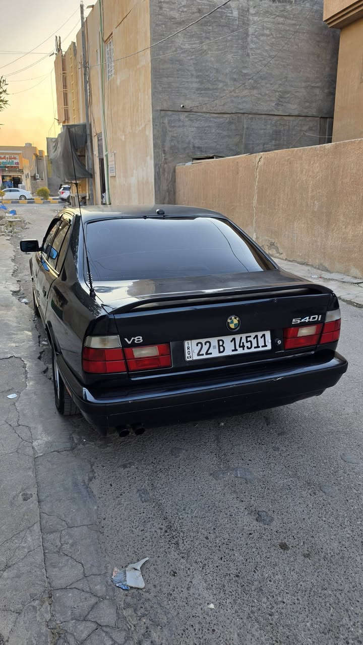 السلام عليكم 
للبيع 
BMW 540i
موديل ١٩٩٣
بسمي تحويل ثاني يوم 
نيلي الداخل اسود جلد مطعم صاج 
دبل ايرباك 
كير مكينه خير من الله 
تبريد ثلج 
السياره بيها طخه جاملغ ايمن 
اربع جامات كهرباء 
سلايت 
٧٠ وبيها مجال 
مكان السياره تكريت 
***********
