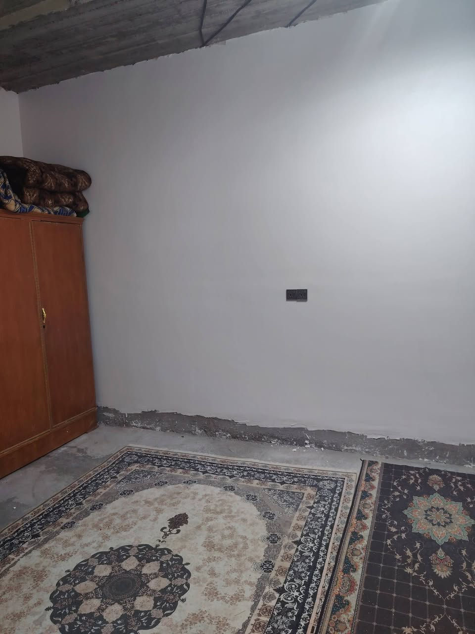 سلام عليكم عدي بيت للبيع بل جماعه السهيليه مساحته ١٠٠ متر مربع وجه ١٠ كونكريت فوك وجوه بناء حديث معروض ٤٥ وبي مجال بي نواقص بصيطه رقم ***********
