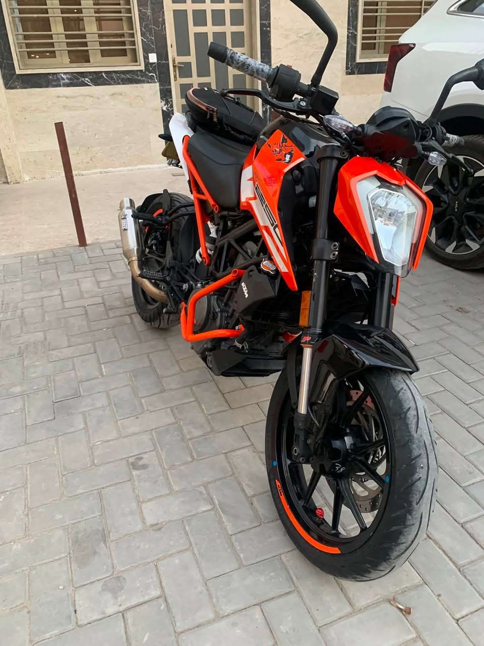السلام عليكم شباب للبيع KTM وارد يابان حديث محرك 250 نظام Abs لايت زنون بدون رقم فقط منفيس مكفوله من كلشي حته من الشخطه حته الدهن مال شركه ممبدل بعده احمر لان ماشيه 4000 يعني زيرو صالنصه صوت رعب وبيه الكاتم مالته بلجنطه حته الجنطه بلاديه مالته السعر 18 ورقه وبيه مجال الكراده *********** فقط اتصال
