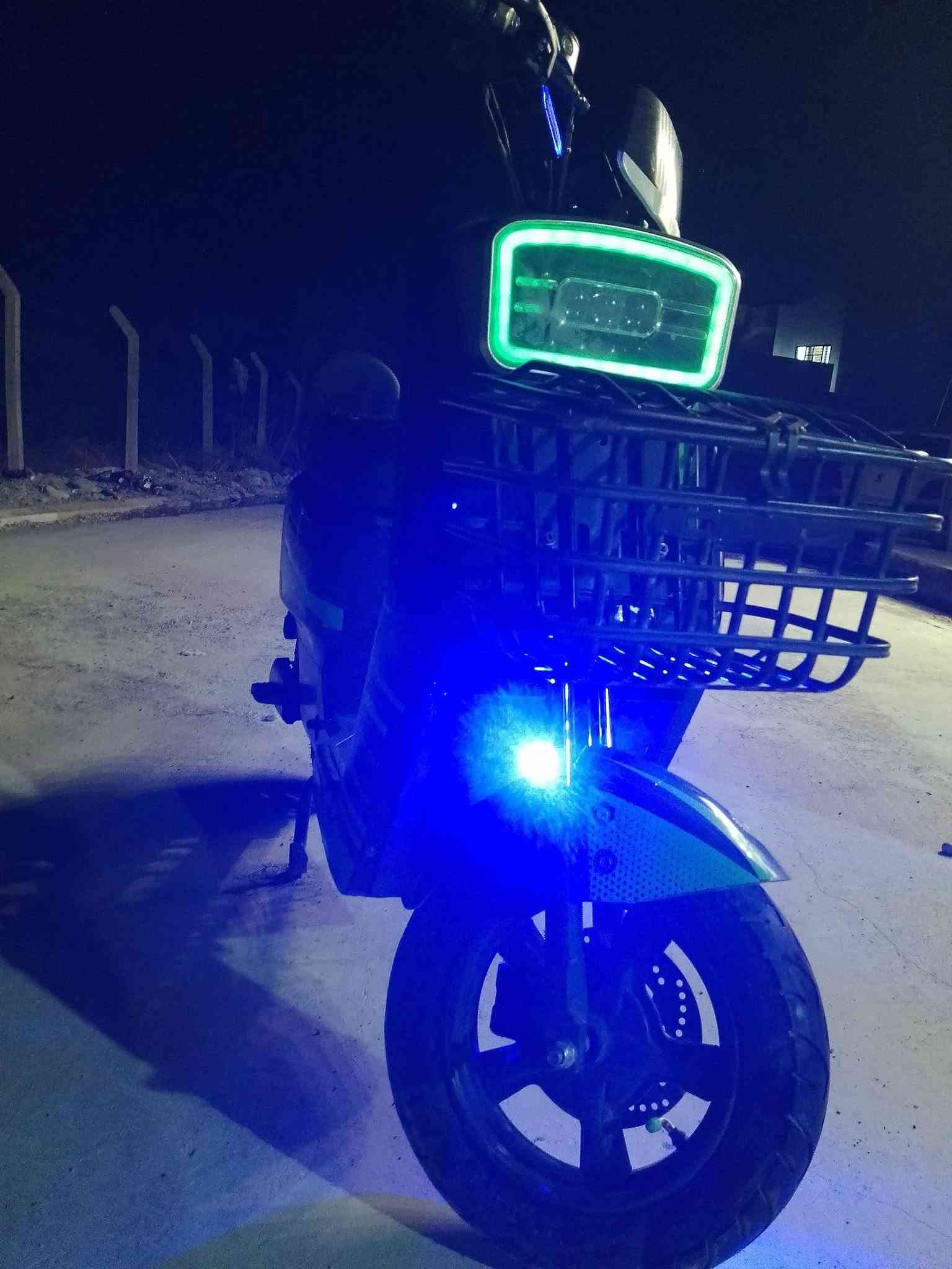 سلام عليكم 
ماطور شحن R7 للبيع 
 كلو جديد بطاريات جدد ونلي الاصلي قبل كم يوم بدلت طخم كامل دبلات جدد هم بدلتهم جديد كلشي ما بي بس 

يعوزو شاشة سعرها 10 دينار 

 بي نظام بك رجوع كلو شغال اشارة لايك خلاط هورن 
السعر 480 الف و بي مجال بسيط للطيبين 
التواصل مراسلة الصفحة او الرقم 
*********** بي واتساب 
*********** بي واتساب

