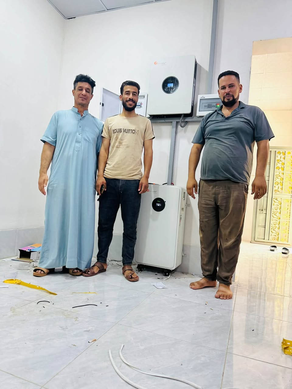 #اليمان_واحدطاقة💪🔥
📌 استثمر مرة… وارتاح سنين

⚡ طاقة ثابتة… وراحة بال بدون انقطاع

 

تم تنصيب منظومة طاقة شمسية للاخ محمد في قرية المسحك

بواقع 15 امبير نهاري و 15 امبير ليلي

 

™️ انفيرتر فليستي ذكي 8KW ضمان سنتين استبدال  

 🔋بطارية فليستي 15 كيلو ضمان خمس سنوات 

🌅 الواح لونجي Himo x10 بقوة 645 واط 

🔸قواطع حماية AC

🔸قواطع حماية DC 

🔸حديد مغلون 

🔸اسلاك كهرباء تتحمل ضغط عالي

🔸فوليتة ثابتة 230V 

🔸تشغيل مستقر بثبات هرتزية 50HZ 

 

🔋اليمان خيارك الانسب والافضل للطاقة الشمسية

▫️ أداء قوي وثابت يشغّل الأجهزة بدون مشاكل

▫️ تصميم عملي يناسب مختلف الاستخدامات

▫️تشغيل لاطول فترة ممكنة بفضل التنصيب الدقيق       والبرمجة المتقدمة 

🛡️ أمان عالي لحماية أجهزتك: 

✔️ حماية من ارتفاع وانخفاض الفولتية

✔️ حماية من الأحمال الزائدة

✔️ نظام حماية متكامل

🏠 مناسب لـ: المنازل | المشاريع | المزارع

 

✏️ بادارة فارس الحرشات ابو اليمان 

*********** 
 ***********
