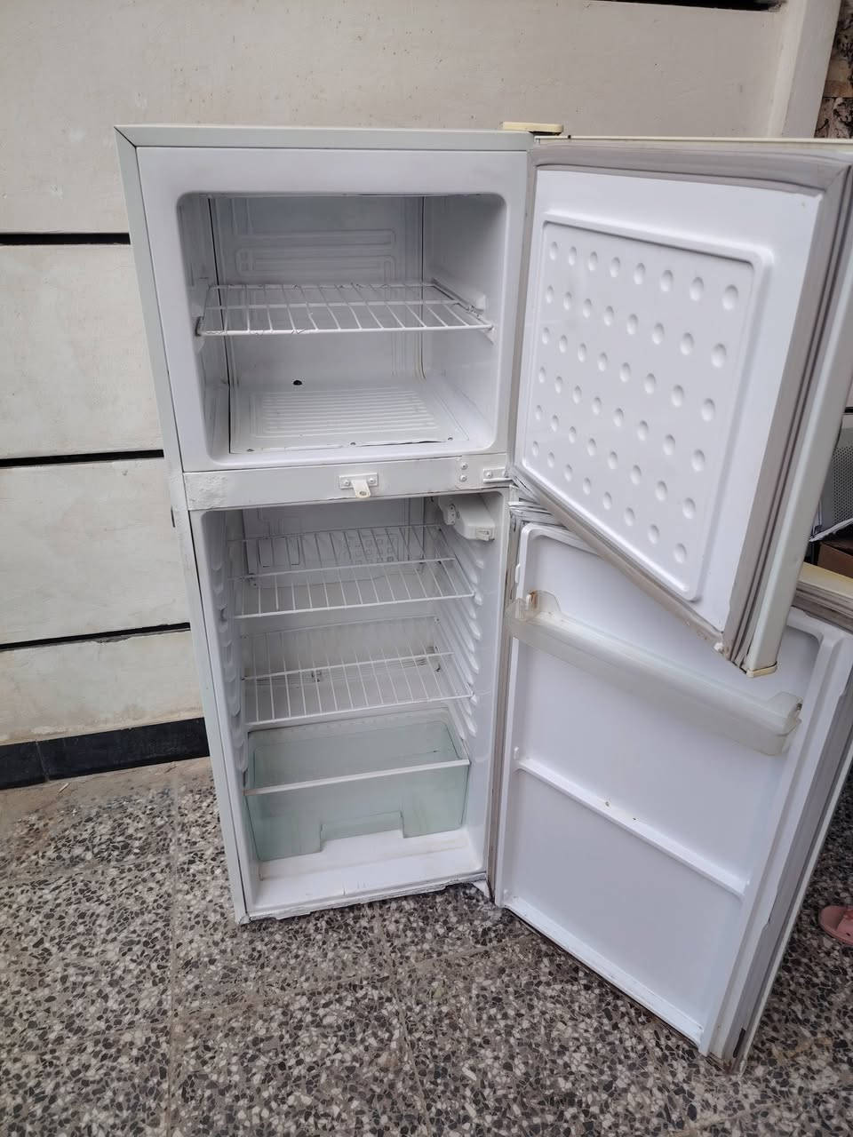 ثلاجه شغاله وتجميد فول ب٧٠ الف مكاني بغداد ام الكبر والغزلان ***********
