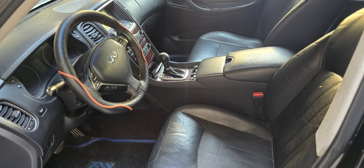 السلام عليكم 

إنفنتي qx50 للبيع موديل 2017  رقم مميز

السيارة فول مواصفات

ماشية 93.000 الف

تحكم ستيرن فول

اربع كامرات 

اشاير مري 

الويل ١٨

حساس خلفي امامي رادارات 

بكلايت لد 

نظام زنون بلادي

مكينة ٣٧٠٠ السيارة صاروخ

فور ويل

كشنات جلد تدفئة وتبريد

فتحة 

تحكم كشنات خلفية  كهرباء صعود ونزول 

تحديد مسار

الحادث دعامية خلفية فقط (كلين)

والباب الخلفي بيه تصليح ورش بالعراق (مصور)

اللون اسود  

للبيع او المراوس  سعر البيع 129$
*********** بغداد, العراق
