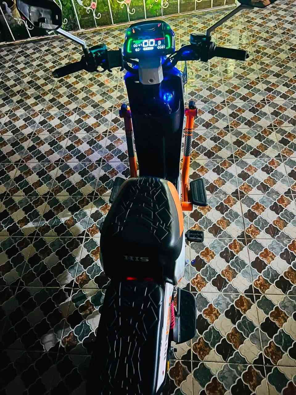 السلام عليكم داجه شحن للبيع H900 تشغيل عن بعد بصمه عدد ثنين LED امامي وخلفي دراجه نضيفه بطاريات نضيفات   الاستفسار الاتصال ع رقم 
***********
