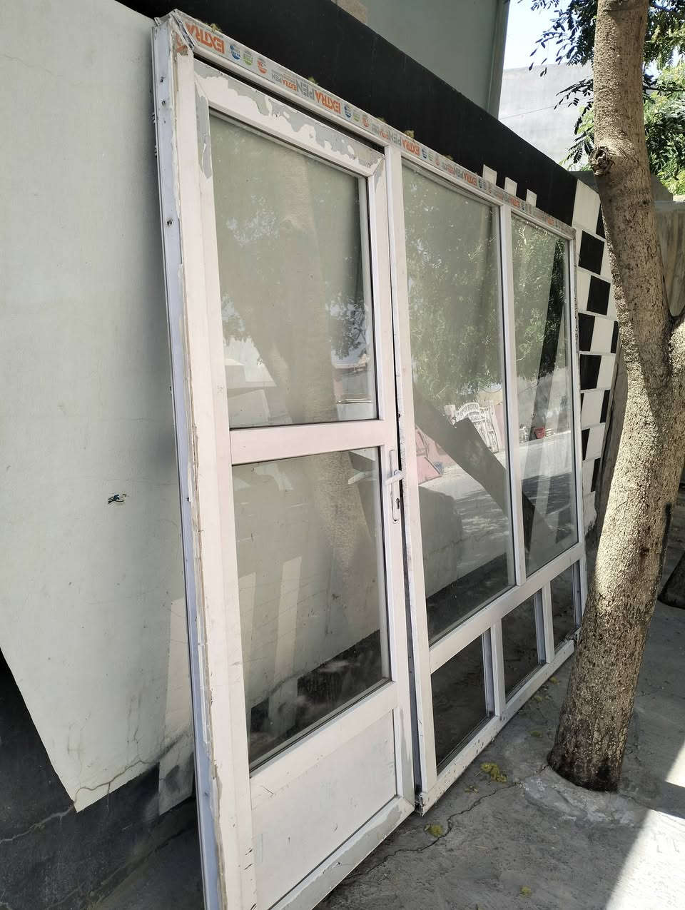 جام خانه للبيع طول مترين العرض  تلاثه وهذا رقم صاحبه الي يريده/***********
