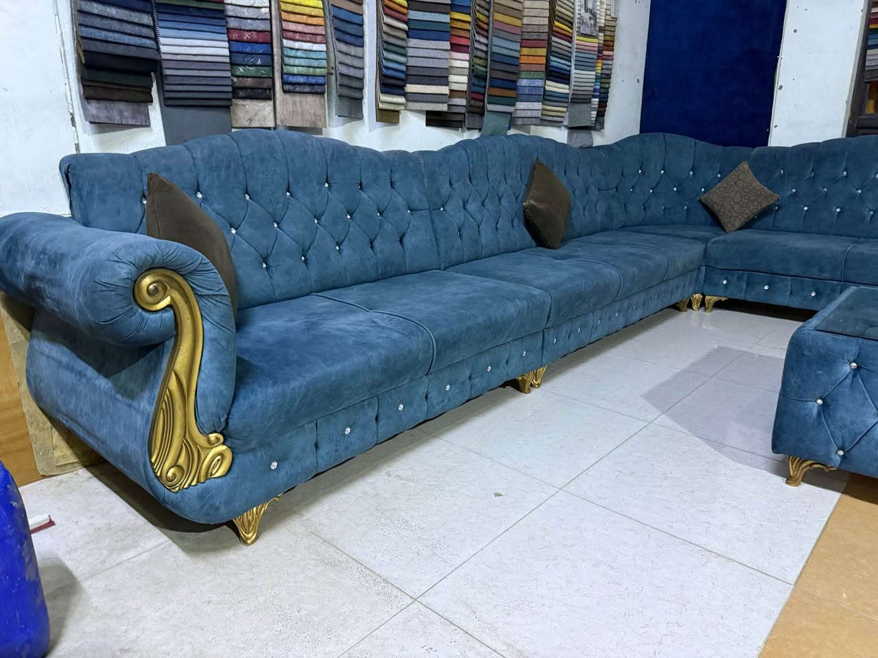 ديوان مستعمل شغل موصل خشب ثقيل مع ميز وجام حراري 
سعر 240 الف 
عنوان دهوك مالطا معمل الاغا *********** دهوك, العراق
