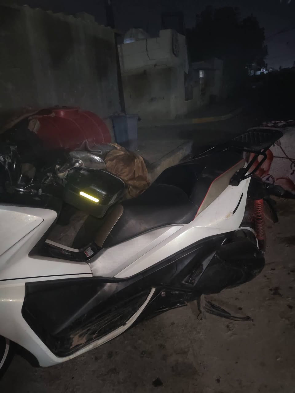 دراجه مكفوله  بس كلج بيه كهربائيات كله شغاله مكان بغداد مدينه صدر رقم ***********
