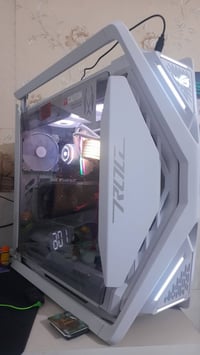 شباب سيت اب للبيع  مواصفات👇🏻 كيس ASUS ROG Hyperion GR701.  AMD Ryzen.7...