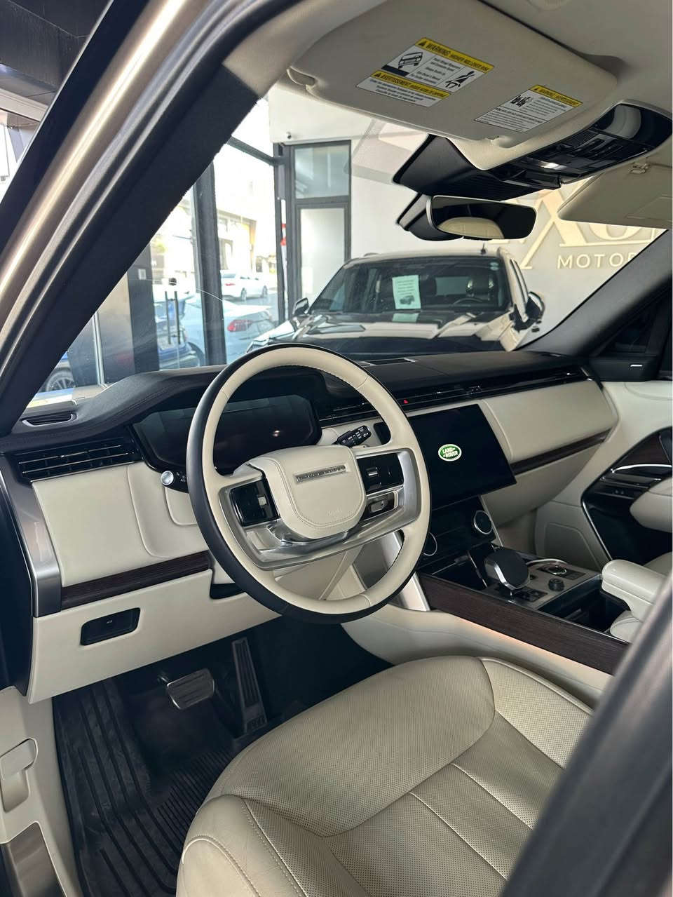 range rover vogue 2023 se P400 
رنج روفر فوك se 2023 فول مواصفات وارد امريكي كلين تايتل بي دعم و صبغ ٢ درگه هـ صبغ ستيره بي مشكيله بي دعم و ج تشته ك كامل ppf كريه ٥٢ هزار مايل ريڤه جوي سياره كامل شرت گير مكينه تحويل هه مي تشت شه رتن سعر: 97,000$ و مجال 
رقم: *********** دهوك, العراق
