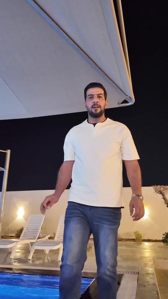 اعادة ترميم مزرعه بالكامل بأيادي وبخبره جداً عاليه  تم عمل مسبحين متكامليين بنظام Overflow Pool وعمل 4 حدائق كبيره بافضل انواع النباتات والاشجار  وترميم المزرعه بالكامل بافضل جوده  اذا جان عندك ترميم او ارض تريد تبنيهه او ترممهه مكتب الاهرام متواجد بكل وقت  وياكم تنورونا في موقعنا  العنوان📍 الغزالية - شارع مدير الأمن للاستفسار والحجز: ***********
