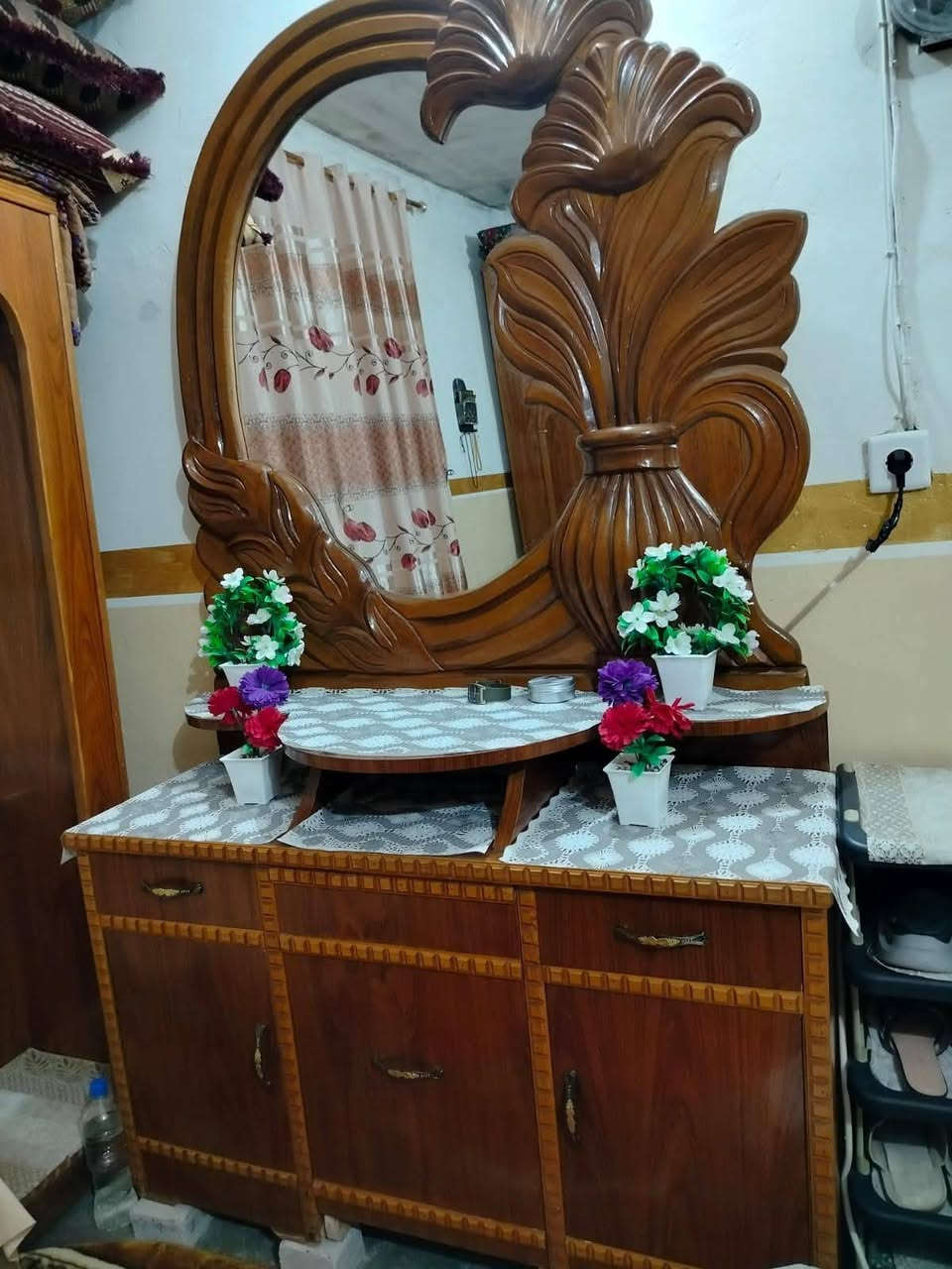 سلام عليكم  غرفه صاج  للبيع ماصار شهرين ثلاث من فصلته واريد ابيعه محتاجه فلوسه السعر 730وبيه مجال لشرايه العنوان الشرقاط الايسر  رقم الهاتف (***********))
