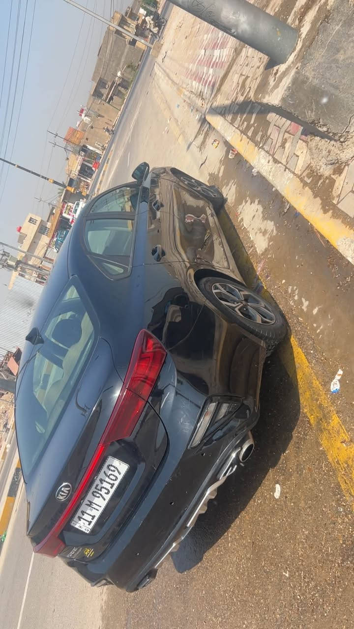 سلام عليكم سيارة للبيع جاهزة من كلشي حادثها جاملغ وبنيد بسمي تحتوي   علة منضومه غاز ***********
السعر 113 بيها مجال موديل 2019 مستعجل علبتين
